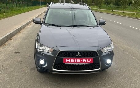 Mitsubishi Outlander III рестайлинг 3, 2010 год, 1 350 000 рублей, 2 фотография