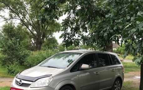 Opel Zafira B, 2010 год, 670 000 рублей, 3 фотография