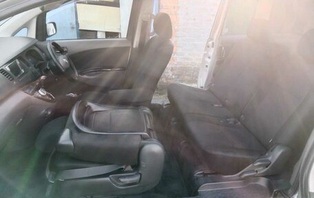 Toyota ISis I, 2005 год, 850 000 рублей, 14 фотография