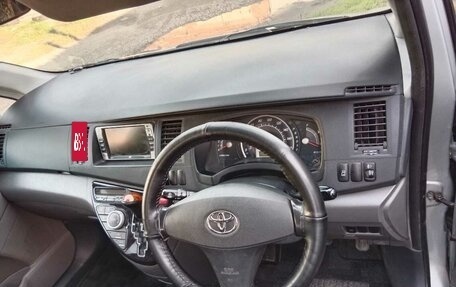 Toyota ISis I, 2005 год, 850 000 рублей, 12 фотография