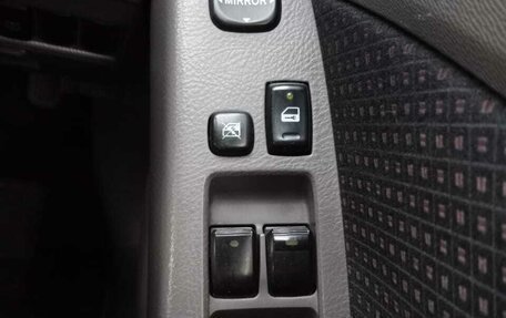 Toyota ISis I, 2005 год, 850 000 рублей, 19 фотография