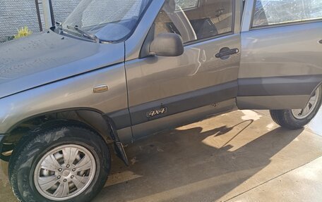 Chevrolet Niva I рестайлинг, 2006 год, 300 000 рублей, 2 фотография