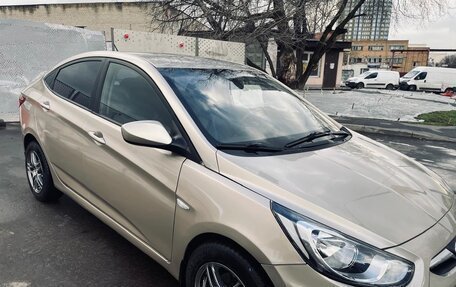 Hyundai Solaris II рестайлинг, 2011 год, 615 000 рублей, 3 фотография