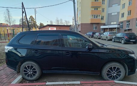 Mitsubishi Outlander III рестайлинг 3, 2013 год, 1 850 000 рублей, 2 фотография