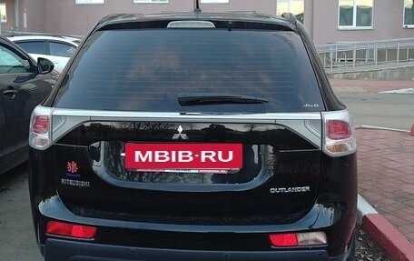 Mitsubishi Outlander III рестайлинг 3, 2013 год, 1 850 000 рублей, 3 фотография
