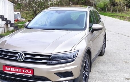 Volkswagen Tiguan II, 2017 год, 2 400 000 рублей, 2 фотография