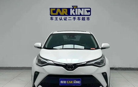 Toyota C-HR I рестайлинг, 2022 год, 1 880 001 рублей, 2 фотография