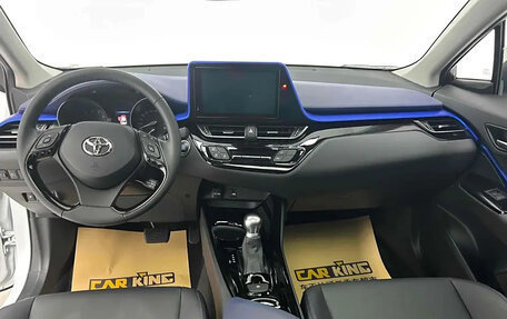 Toyota C-HR I рестайлинг, 2022 год, 1 880 001 рублей, 12 фотография