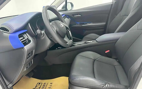 Toyota C-HR I рестайлинг, 2022 год, 1 880 001 рублей, 11 фотография