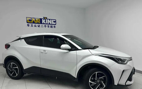 Toyota C-HR I рестайлинг, 2022 год, 1 880 001 рублей, 9 фотография