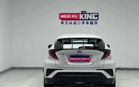 Toyota C-HR I рестайлинг, 2022 год, 1 880 001 рублей, 10 фотография