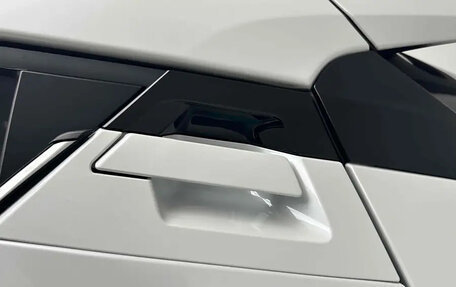 Toyota C-HR I рестайлинг, 2022 год, 1 880 001 рублей, 25 фотография