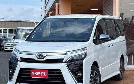 Toyota Voxy III, 2021 год, 2 050 003 рублей, 1 фотография