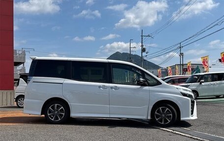 Toyota Voxy III, 2021 год, 2 050 003 рублей, 4 фотография