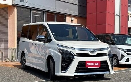 Toyota Voxy III, 2021 год, 2 050 003 рублей, 2 фотография