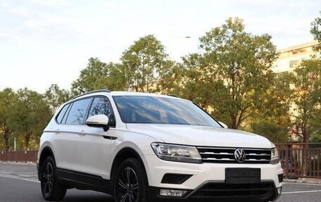 Volkswagen Tiguan II, 2022 год, 1 850 300 рублей, 2 фотография