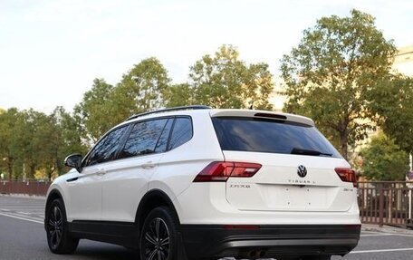 Volkswagen Tiguan II, 2022 год, 1 850 300 рублей, 3 фотография