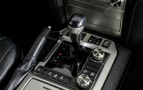 Toyota Land Cruiser 200, 2019 год, 7 290 000 рублей, 17 фотография