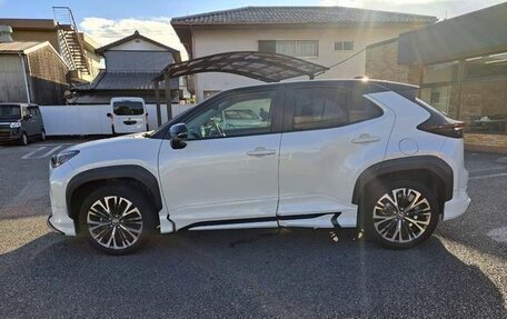 Toyota Yaris Cross, 2022 год, 1 382 000 рублей, 2 фотография