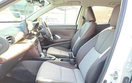 Toyota Yaris Cross, 2022 год, 1 382 000 рублей, 11 фотография