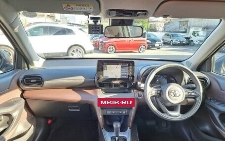 Toyota Yaris Cross, 2022 год, 1 382 000 рублей, 9 фотография