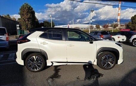 Toyota Yaris Cross, 2022 год, 1 382 000 рублей, 6 фотография