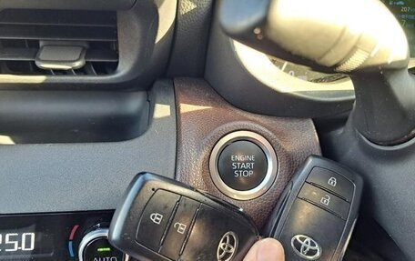 Toyota Yaris Cross, 2022 год, 1 382 000 рублей, 17 фотография