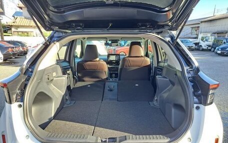 Toyota Yaris Cross, 2022 год, 1 382 000 рублей, 21 фотография