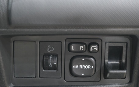 Toyota Ist II, 2003 год, 499 000 рублей, 15 фотография