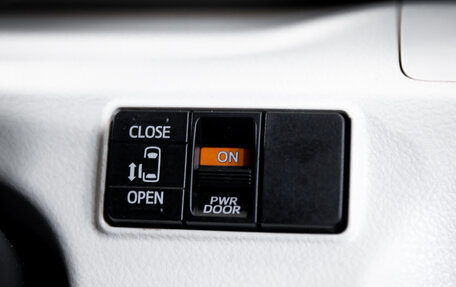 Toyota Sienta II, 2018 год, 1 499 000 рублей, 20 фотография