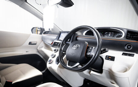 Toyota Sienta II, 2018 год, 1 499 000 рублей, 12 фотография