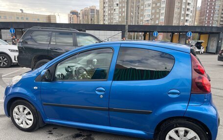 Peugeot 107 I рестайлинг, 2013 год, 610 000 рублей, 3 фотография