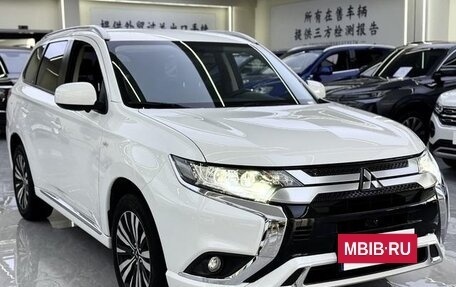 Mitsubishi Outlander III рестайлинг 3, 2022 год, 1 700 300 рублей, 2 фотография