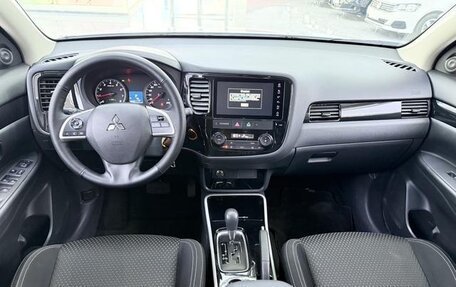 Mitsubishi Outlander III рестайлинг 3, 2022 год, 1 700 300 рублей, 7 фотография