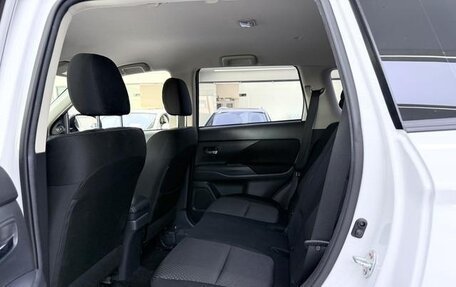 Mitsubishi Outlander III рестайлинг 3, 2022 год, 1 700 300 рублей, 10 фотография