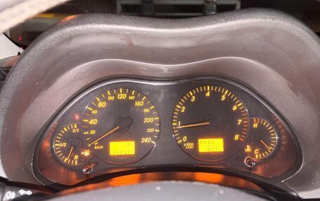 Toyota Avensis III рестайлинг, 2005 год, 600 000 рублей, 14 фотография