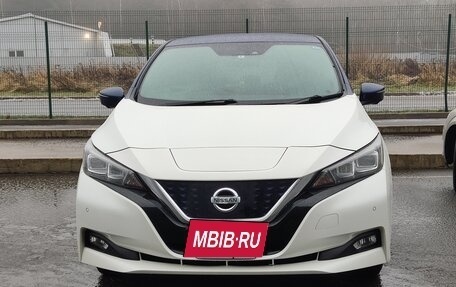 Nissan Leaf II, 2018 год, 1 690 000 рублей, 2 фотография