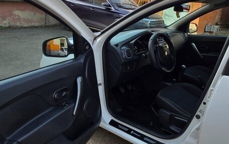 Renault Logan II, 2017 год, 690 000 рублей, 7 фотография