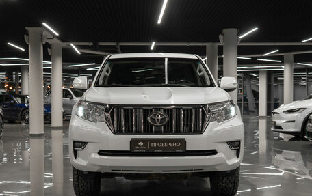 Toyota Land Cruiser Prado 150 рестайлинг 2, 2017 год, 3 890 000 рублей, 2 фотография