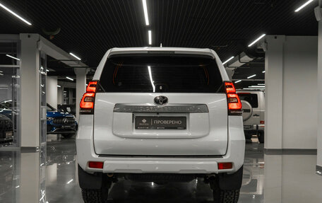 Toyota Land Cruiser Prado 150 рестайлинг 2, 2017 год, 3 890 000 рублей, 5 фотография