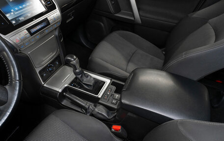 Toyota Land Cruiser Prado 150 рестайлинг 2, 2017 год, 3 890 000 рублей, 7 фотография