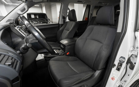 Toyota Land Cruiser Prado 150 рестайлинг 2, 2017 год, 3 890 000 рублей, 15 фотография