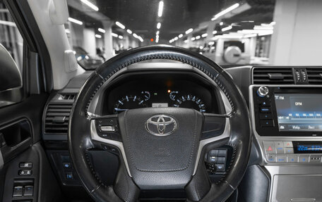 Toyota Land Cruiser Prado 150 рестайлинг 2, 2017 год, 3 890 000 рублей, 16 фотография