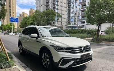 Volkswagen Tiguan II, 2023 год, 2 300 000 рублей, 1 фотография