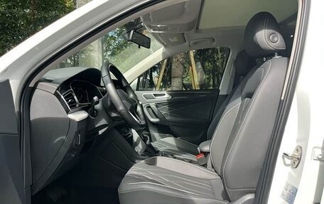 Volkswagen Tiguan II, 2023 год, 2 300 000 рублей, 7 фотография