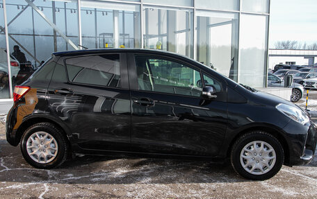 Toyota Vitz, 2018 год, 878 000 рублей, 6 фотография