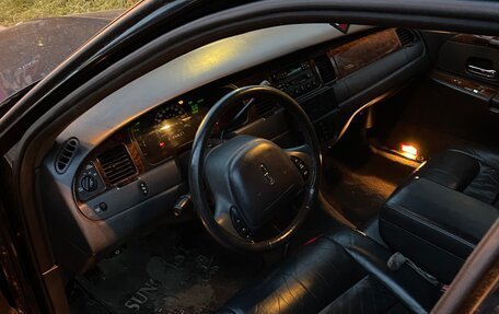 Lincoln Town Car III рестайлинг, 2000 год, 11 фотография