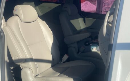 KIA Carnival III, 2018 год, 3 400 000 рублей, 14 фотография