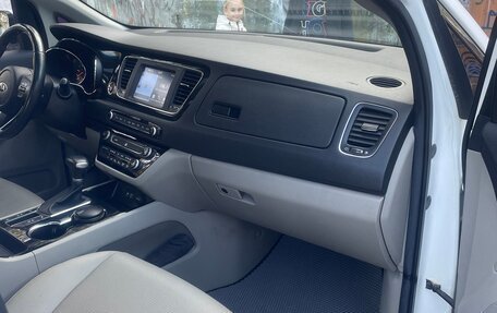 KIA Carnival III, 2018 год, 3 400 000 рублей, 24 фотография