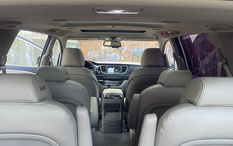 KIA Carnival III, 2018 год, 3 400 000 рублей, 26 фотография